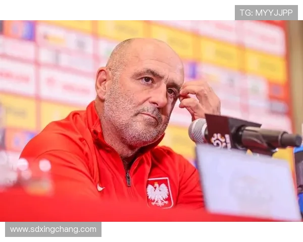 波兰主帅：我认为莱万将是西甲金靴；什琴斯尼太年轻不该退役